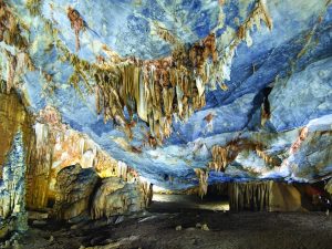 Tour Động Thiên Đường 1 ngày từ Huế